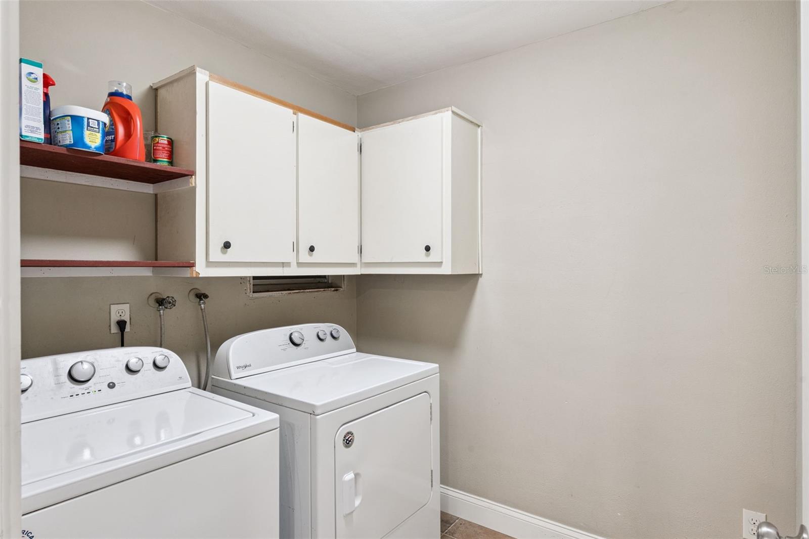 Image 19 of 20 For 370 Sultana Lane