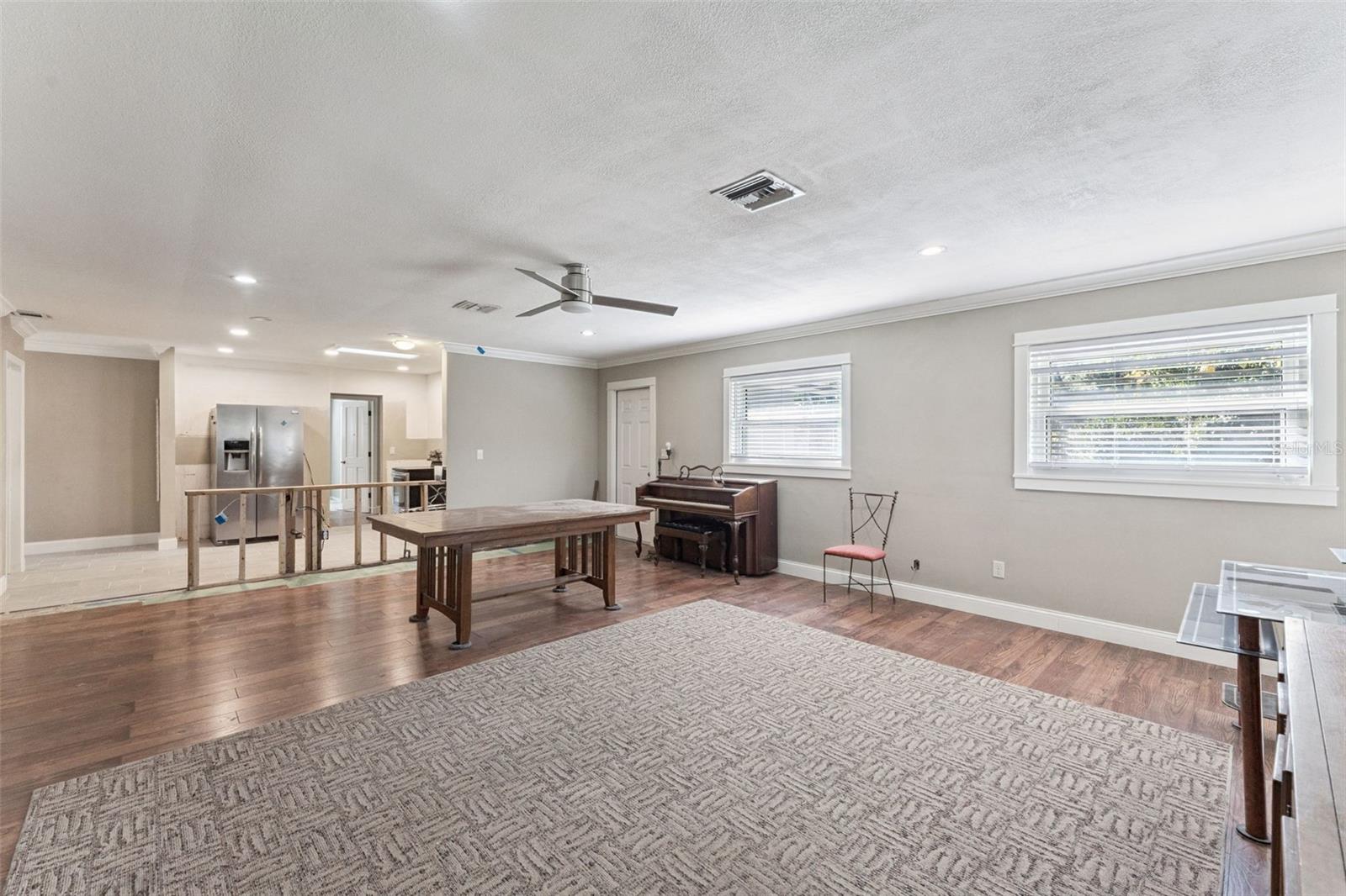 Image 4 of 20 For 370 Sultana Lane