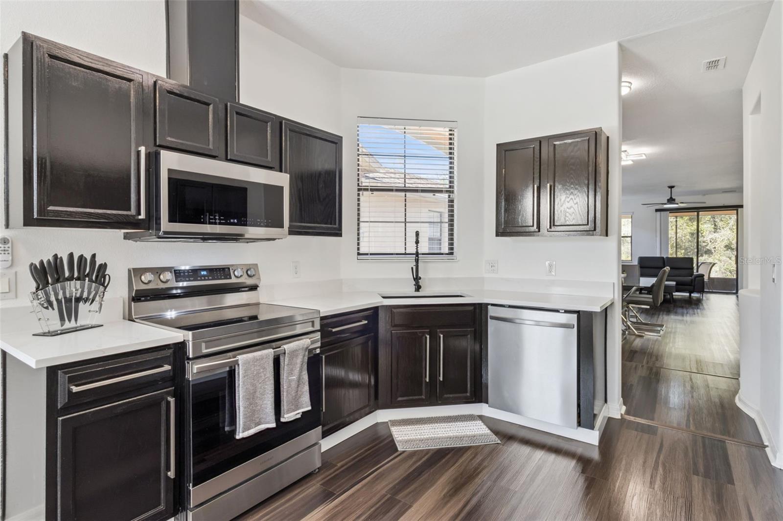 Image 11 of 48 For 884 Grand Canal Drive