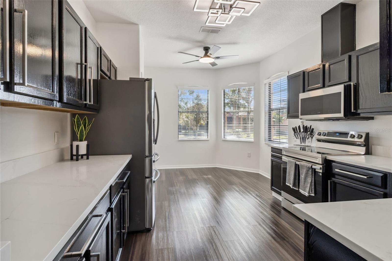 Image 13 of 48 For 884 Grand Canal Drive