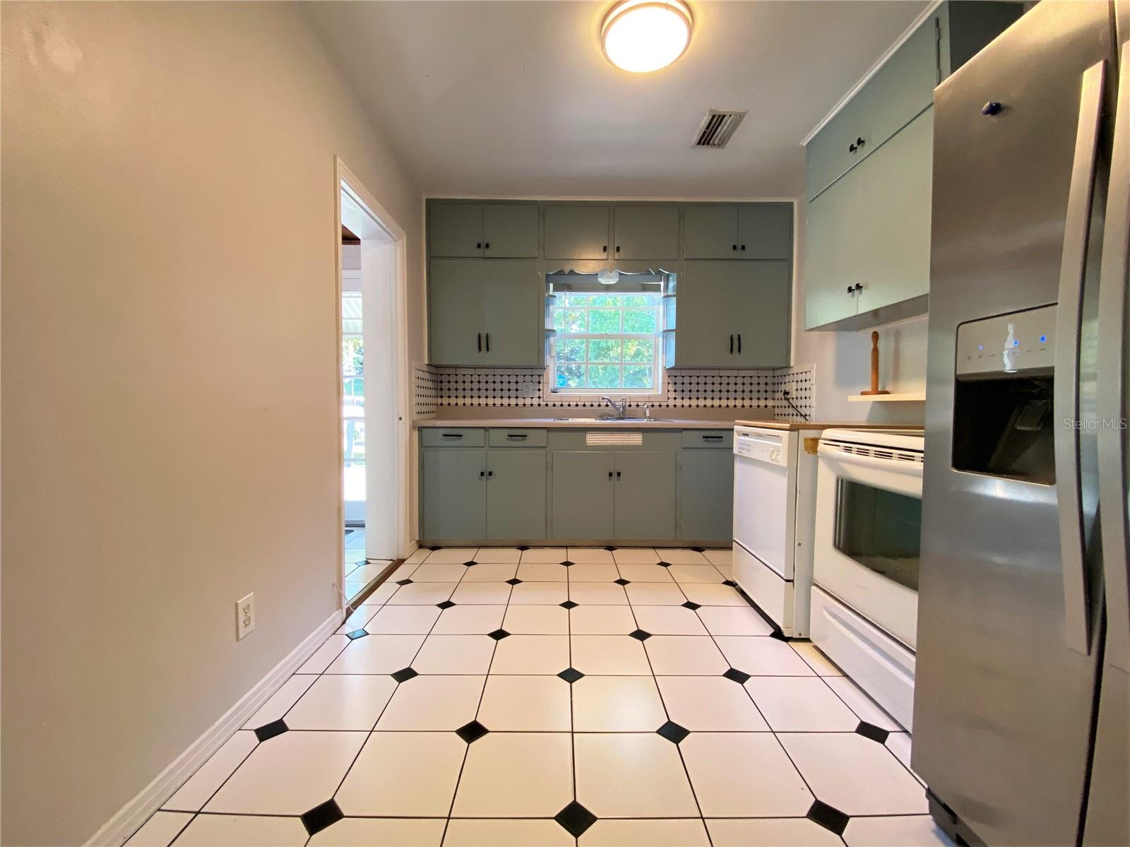 Image 13 of 26 For 256 Crystal Lake Street