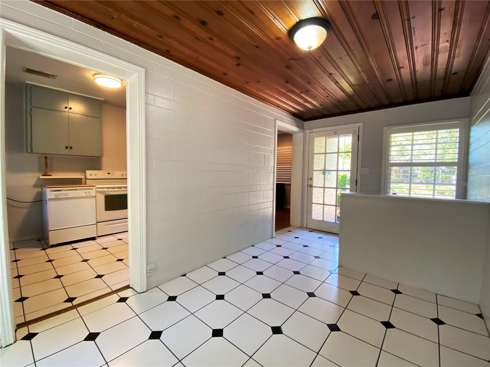 Image 5 of 26 For 256 Crystal Lake Street