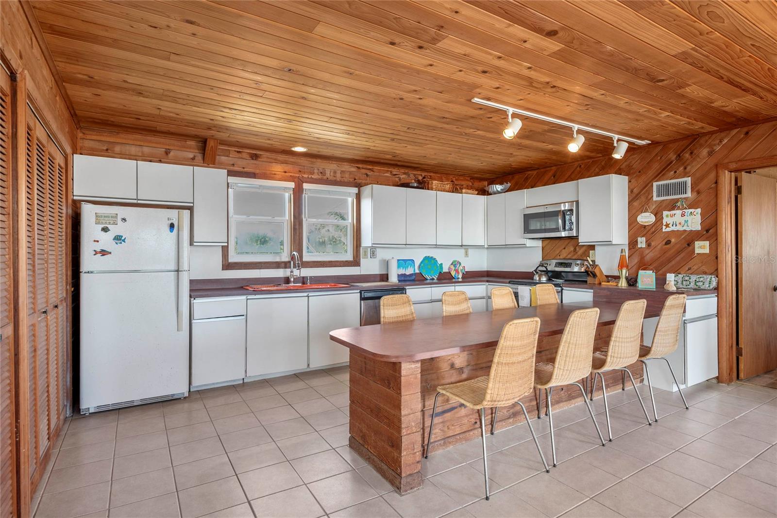 Image 10 of 40 For 6861 Atlantic Avenue