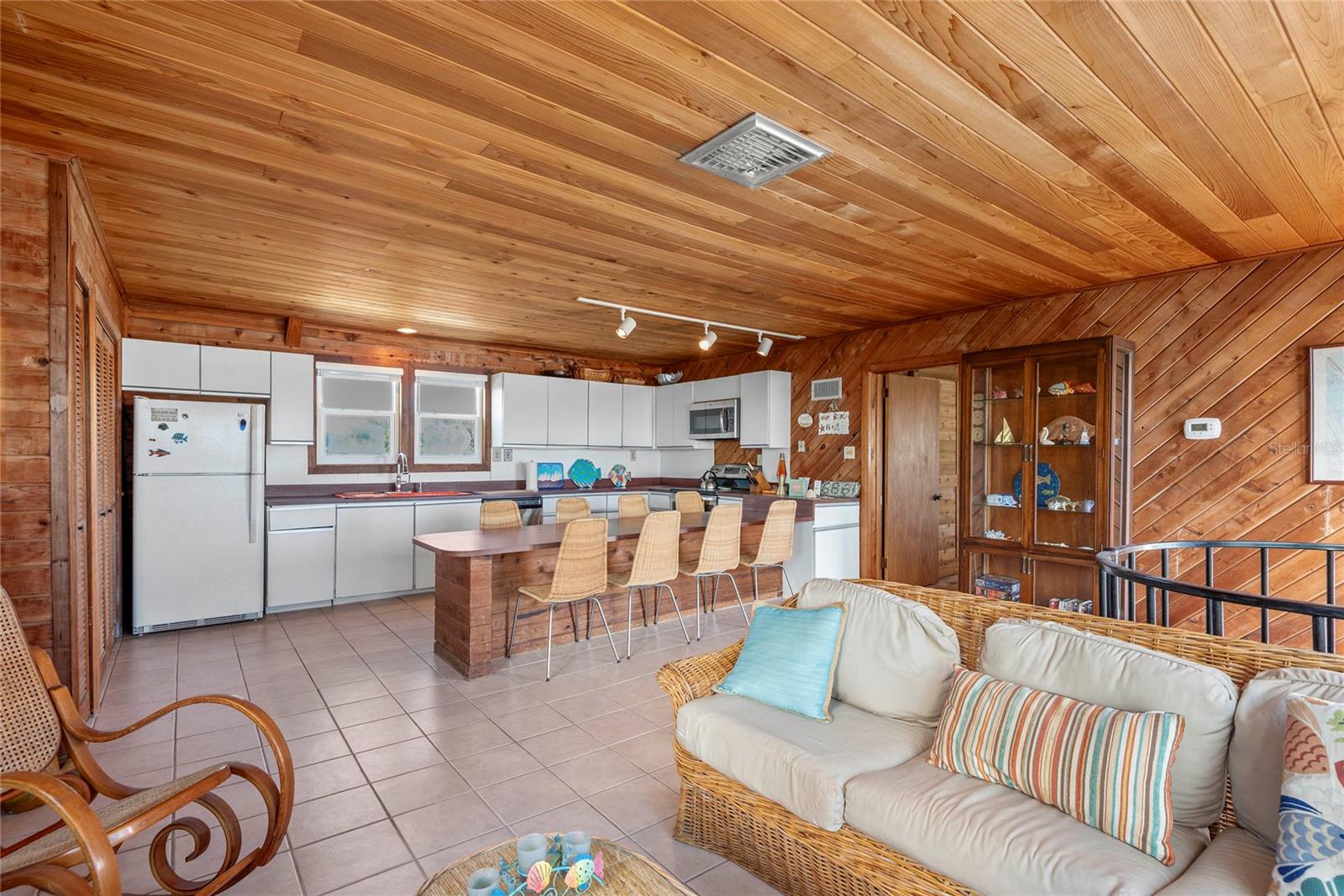 Image 11 of 40 For 6861 Atlantic Avenue