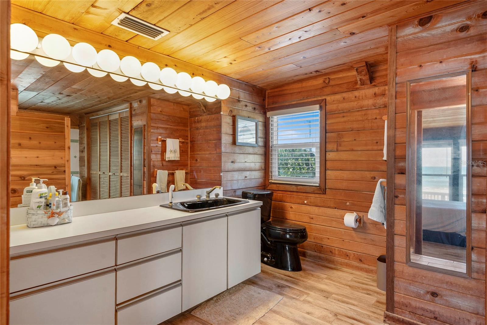 Image 19 of 40 For 6861 Atlantic Avenue