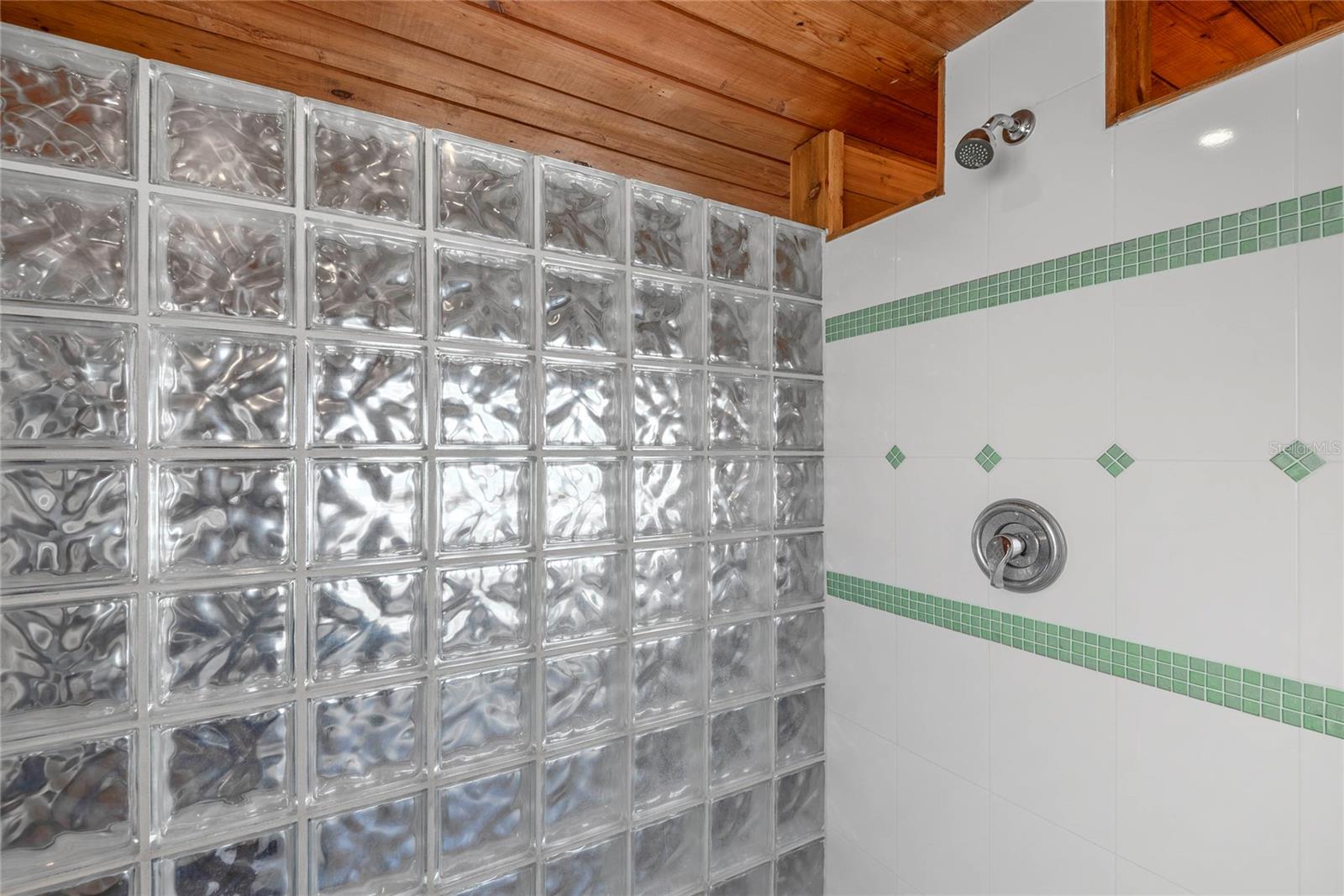 Image 21 of 40 For 6861 Atlantic Avenue