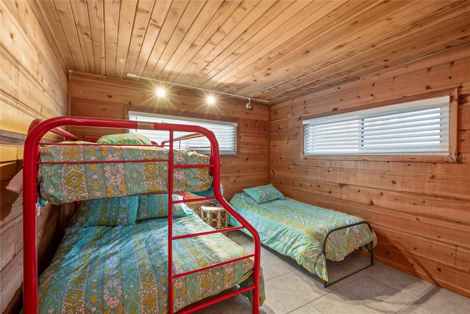 Image 29 of 40 For 6861 Atlantic Avenue