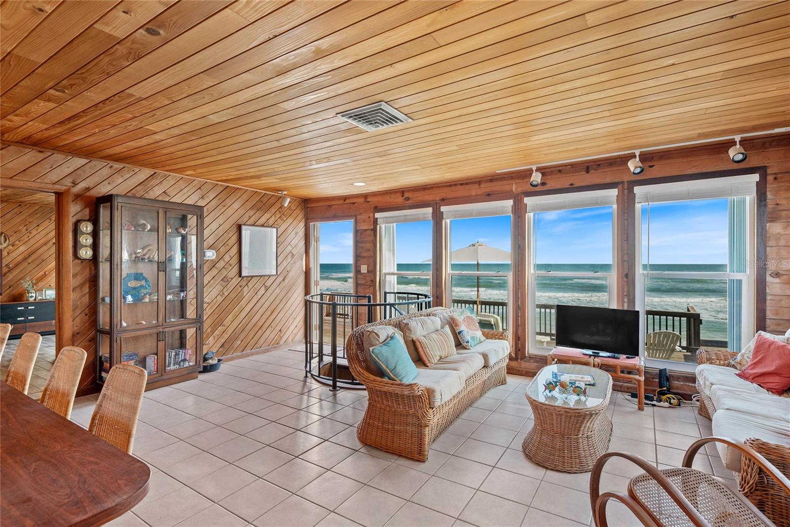 Image 4 of 40 For 6861 Atlantic Avenue