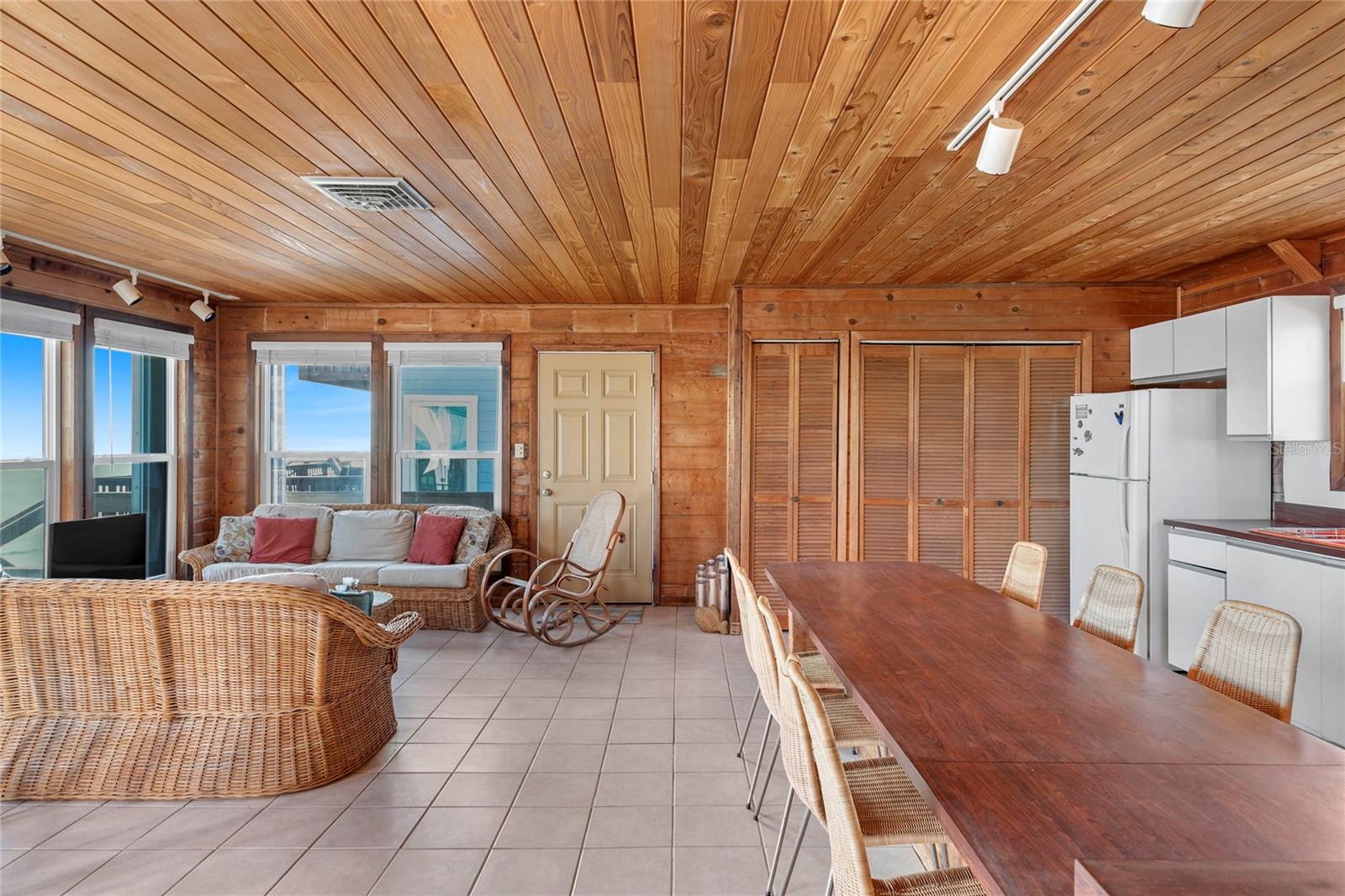 Image 6 of 40 For 6861 Atlantic Avenue