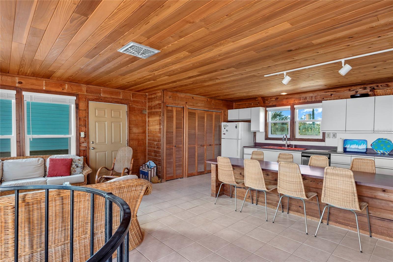 Image 7 of 40 For 6861 Atlantic Avenue