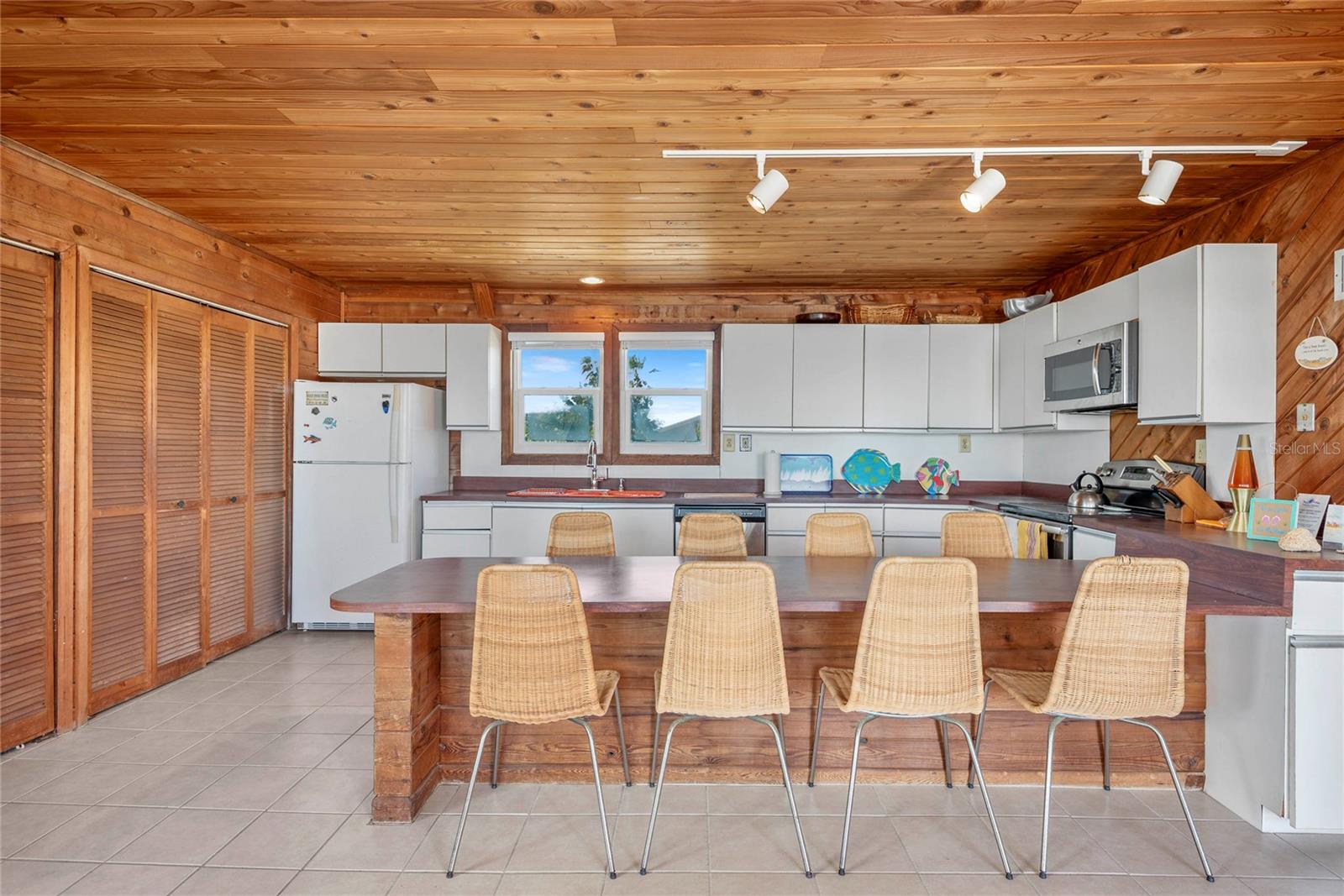 Image 8 of 40 For 6861 Atlantic Avenue