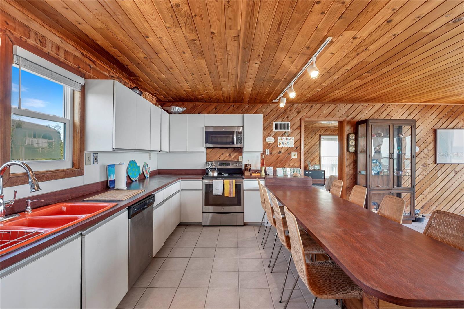 Image 9 of 40 For 6861 Atlantic Avenue