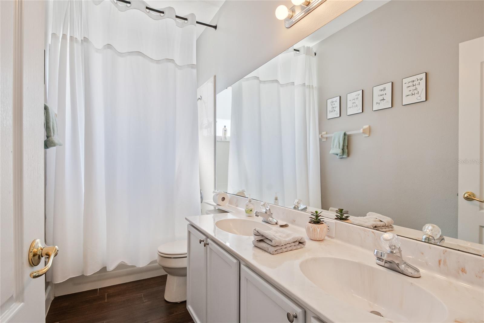 Image 22 of 68 For 13927 Magnolia Glen Circle