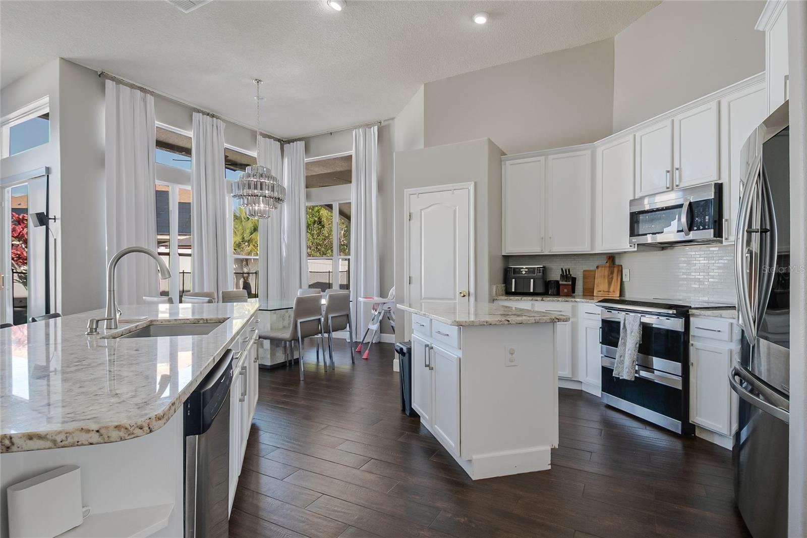 Image 27 of 68 For 13927 Magnolia Glen Circle