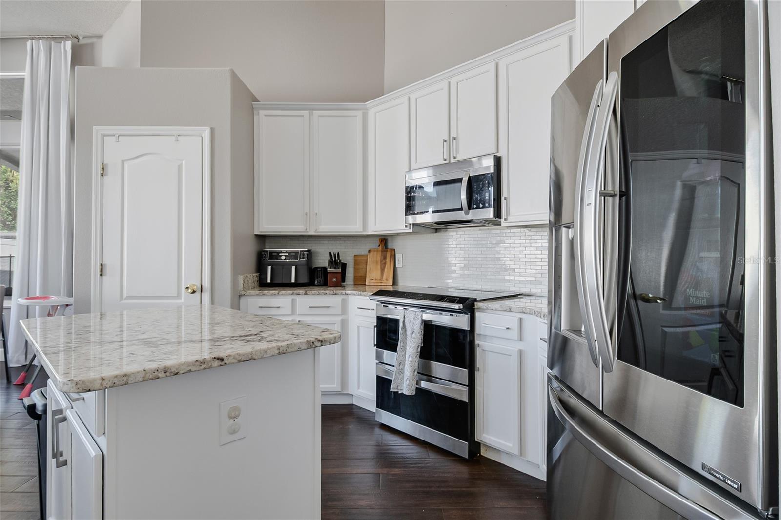 Image 28 of 68 For 13927 Magnolia Glen Circle