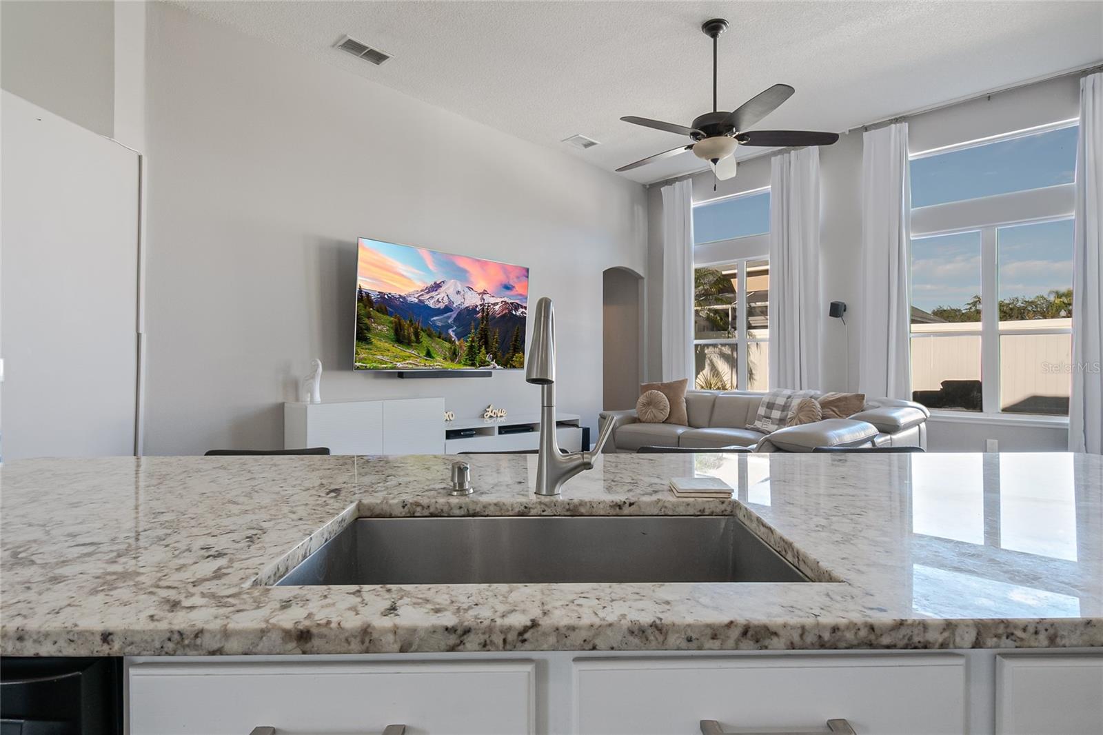 Image 31 of 68 For 13927 Magnolia Glen Circle