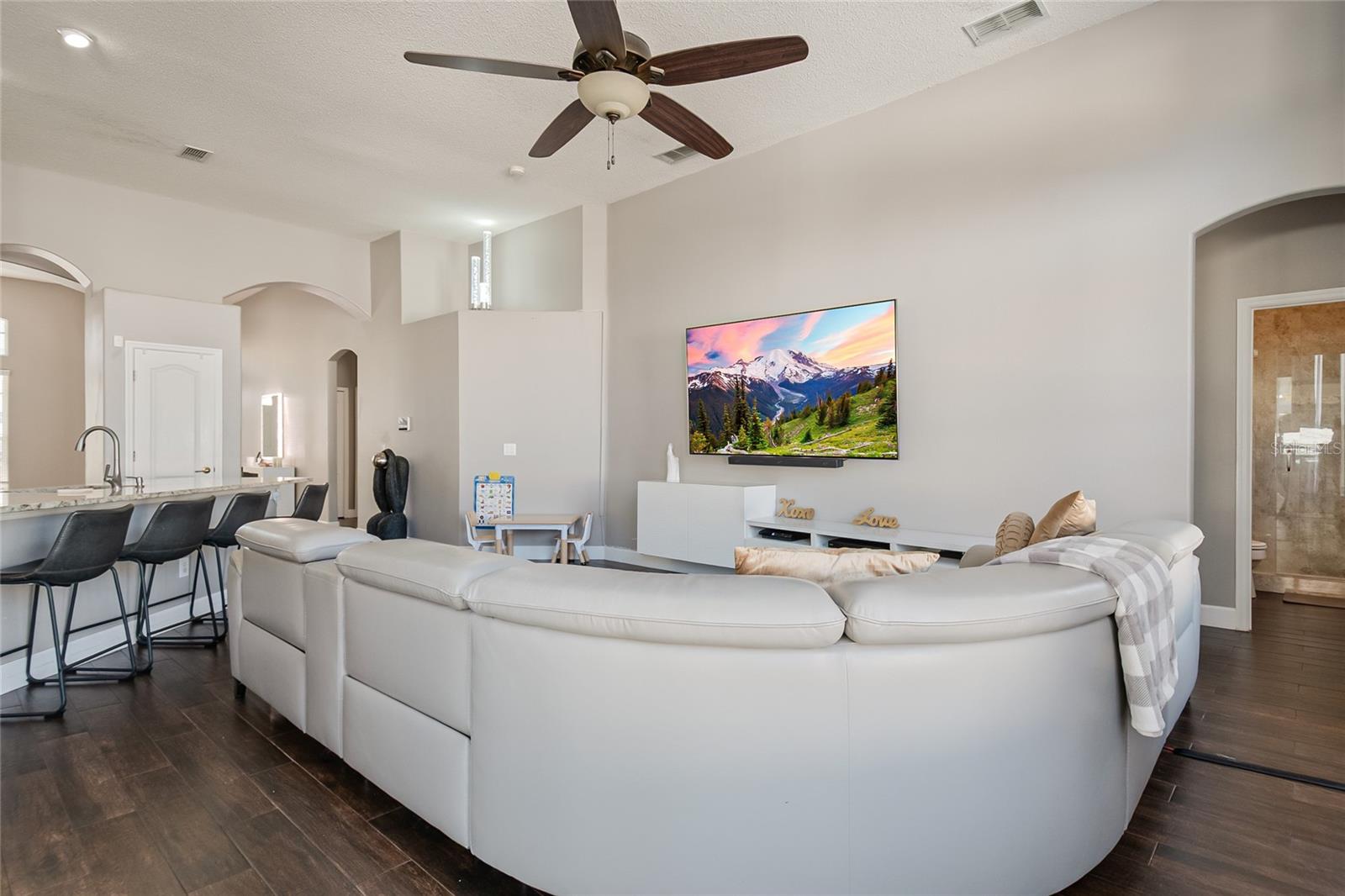 Image 37 of 68 For 13927 Magnolia Glen Circle