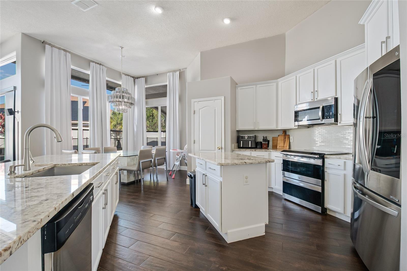 Image 43 of 68 For 13927 Magnolia Glen Circle