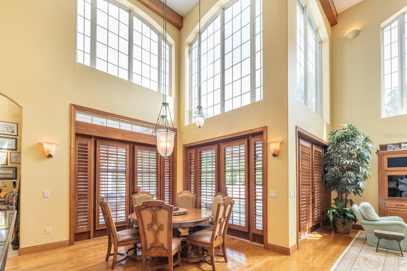 Image 13 of 80 For 543 Isleworth Close