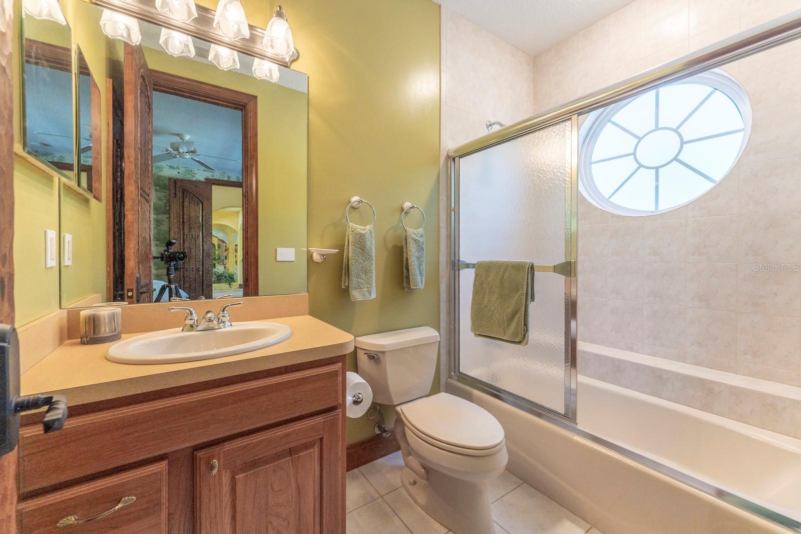 Image 15 of 80 For 543 Isleworth Close