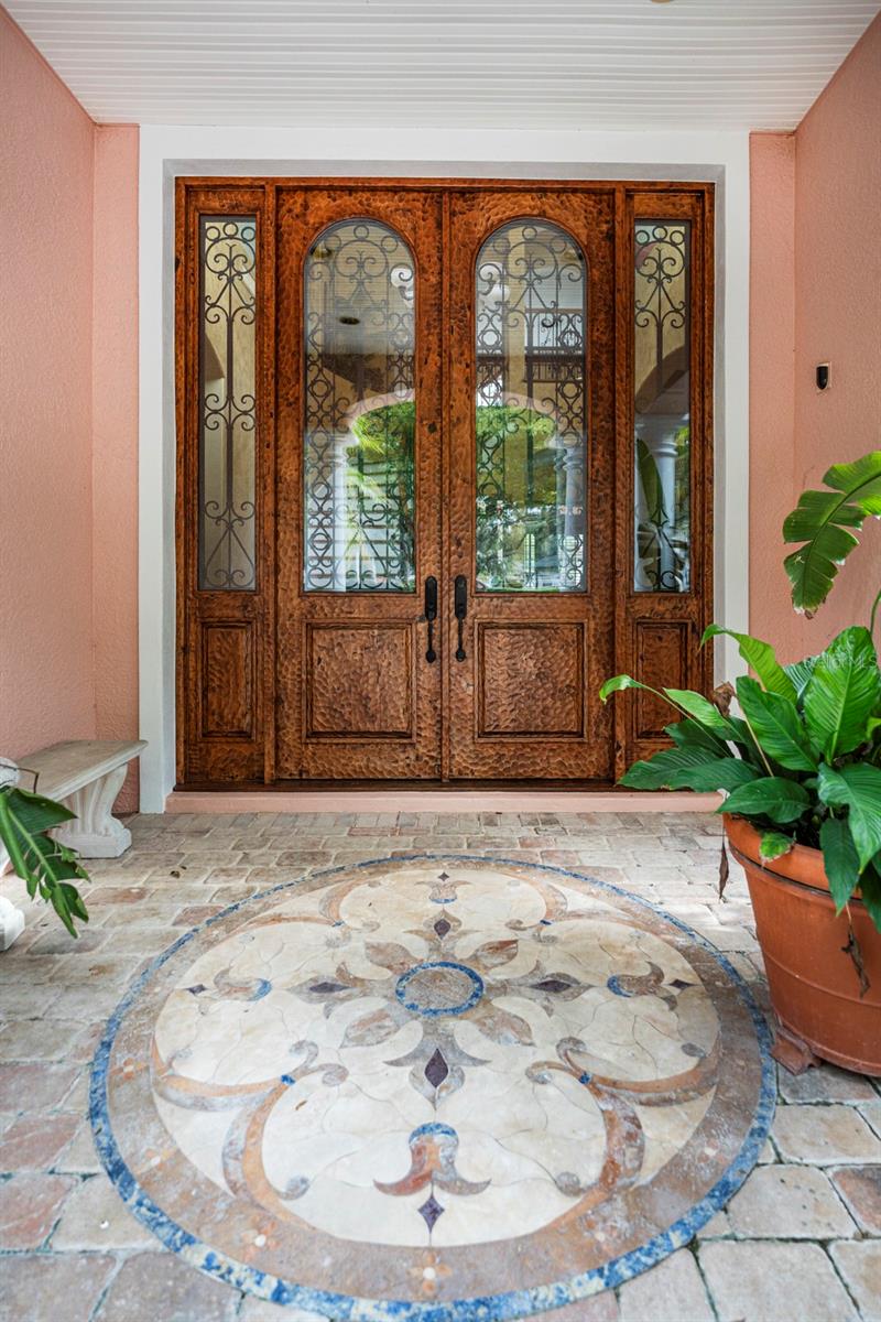 Image 2 of 80 For 543 Isleworth Close