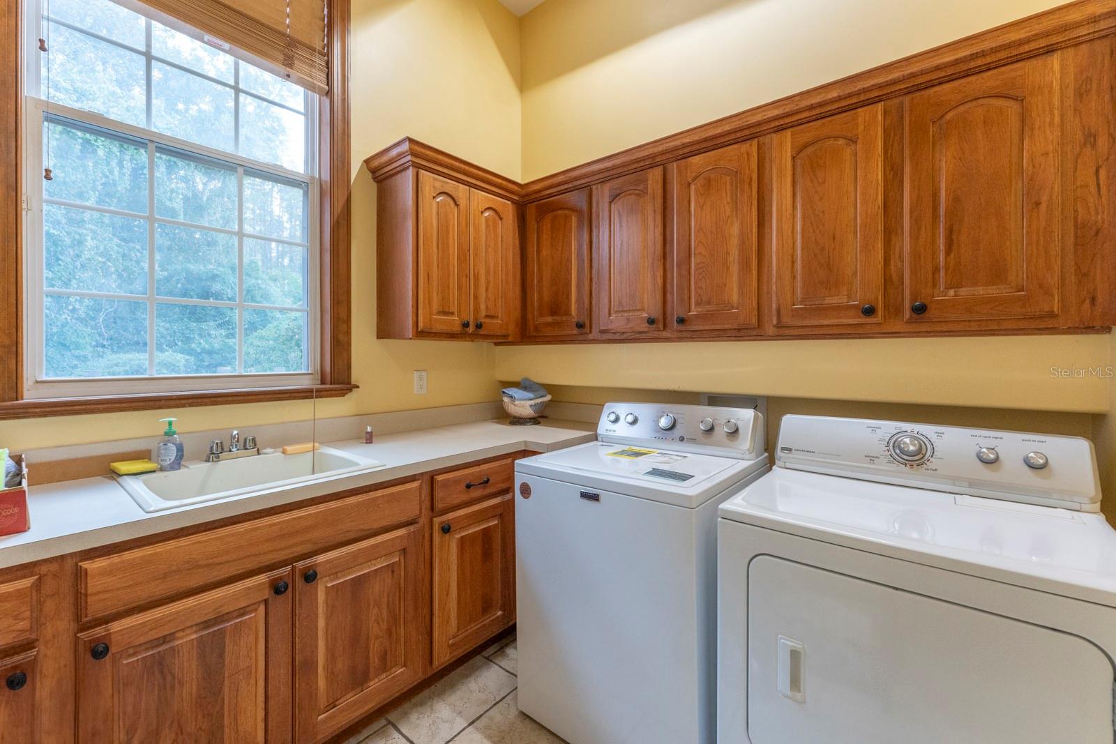 Image 22 of 80 For 543 Isleworth Close