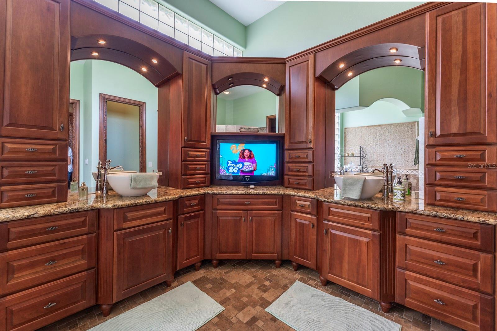 Image 43 of 80 For 543 Isleworth Close