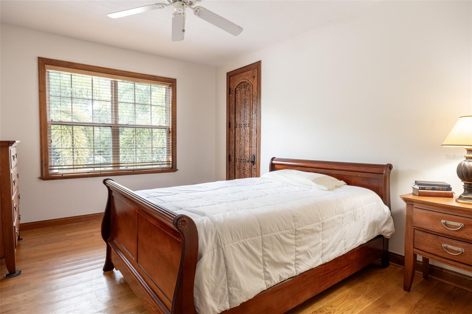 Image 48 of 80 For 543 Isleworth Close