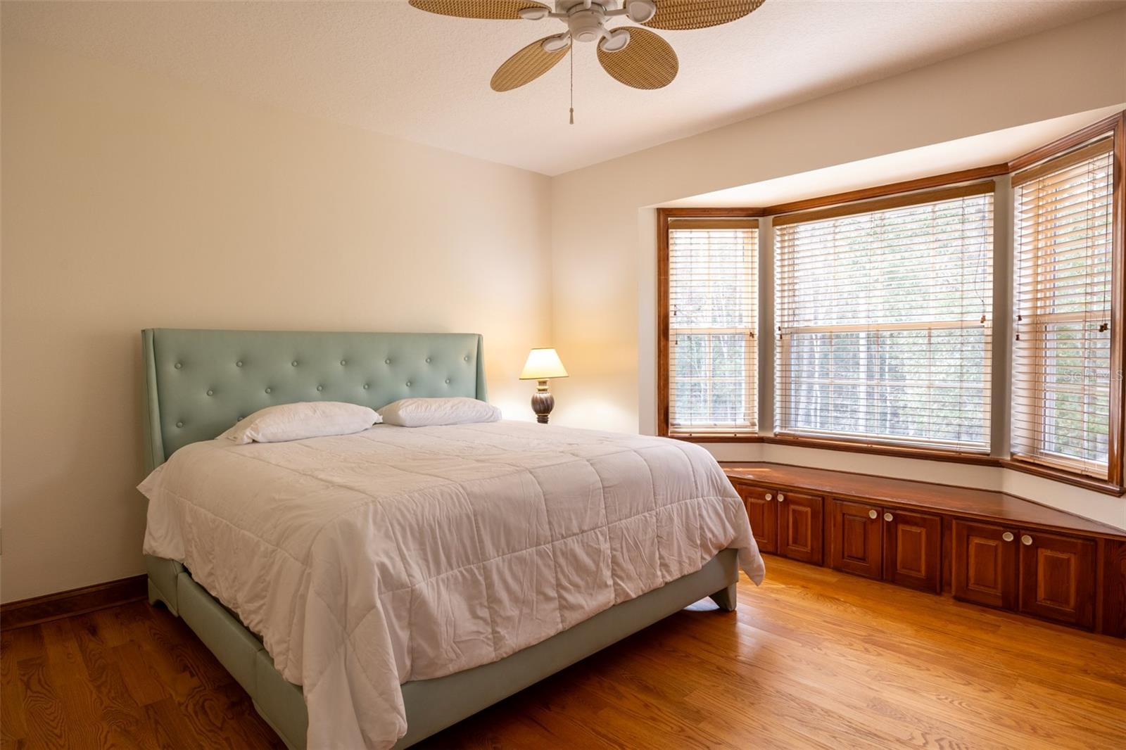 Image 50 of 80 For 543 Isleworth Close