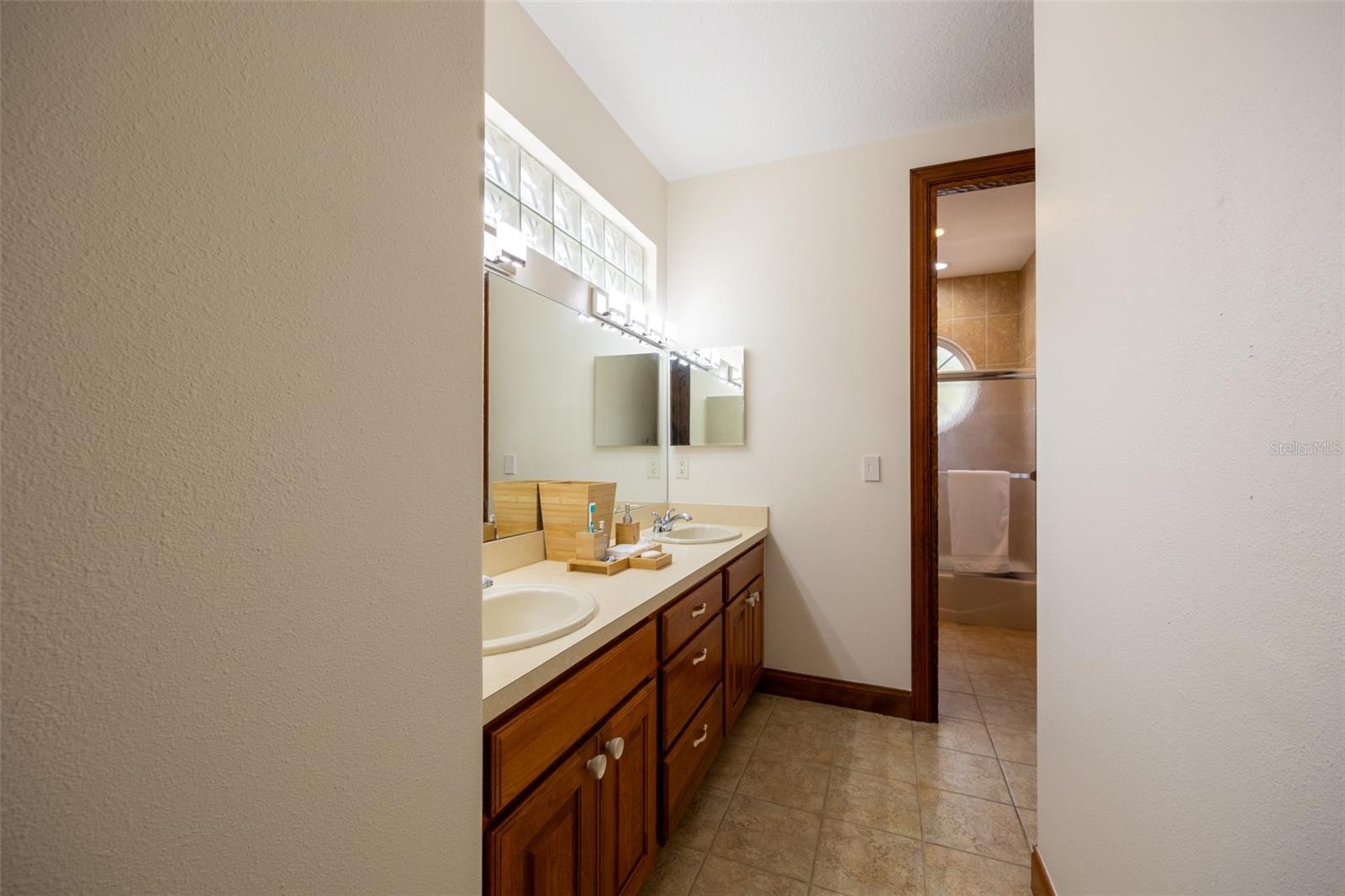 Image 54 of 80 For 543 Isleworth Close