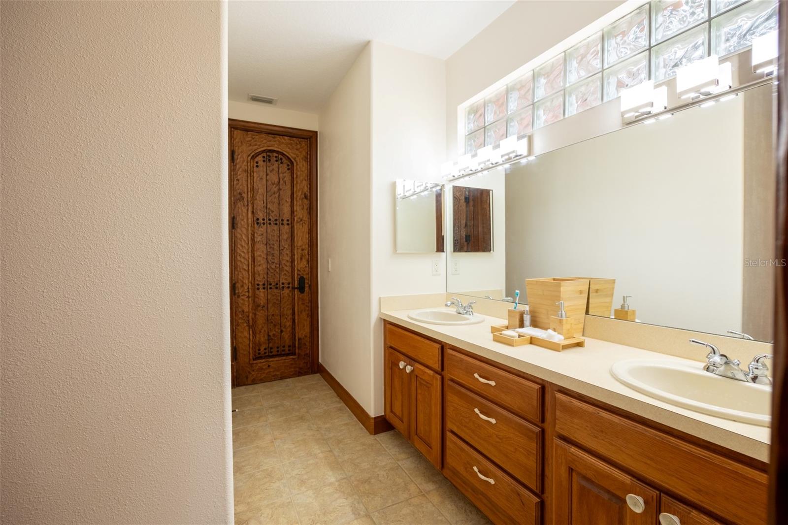 Image 62 of 80 For 543 Isleworth Close