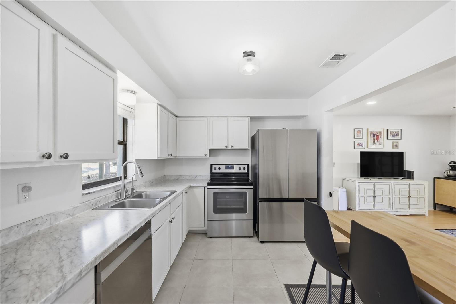 Image 13 of 44 For 112 Alexandria Avenue