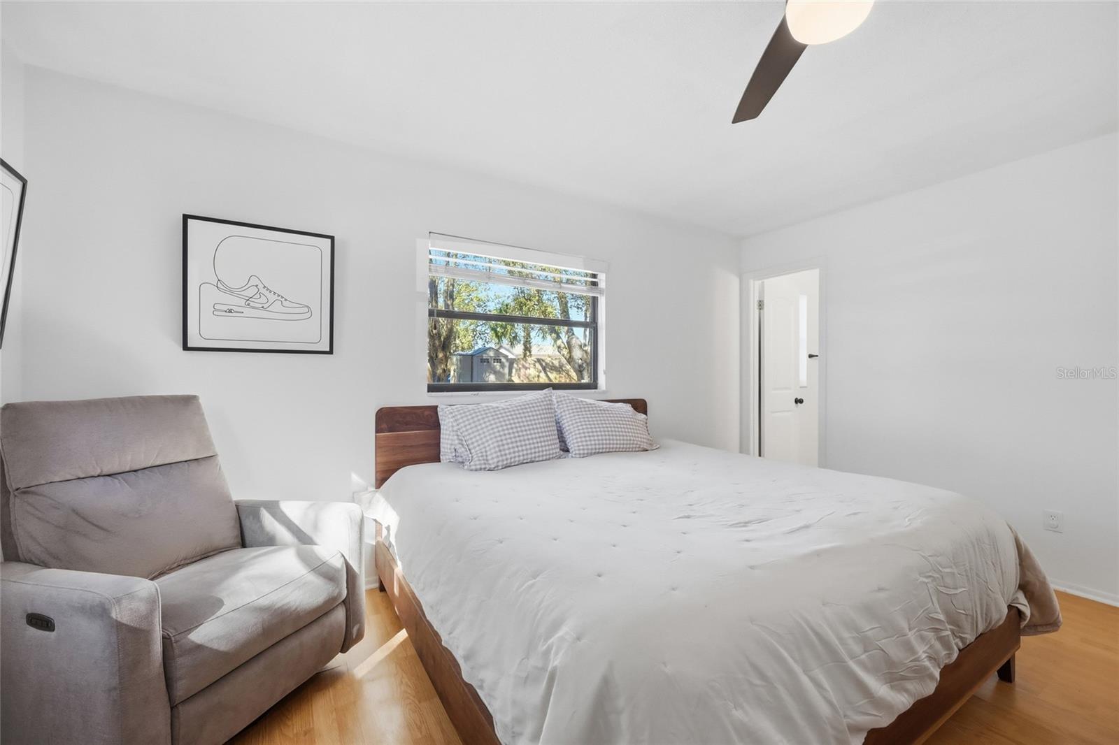 Image 22 of 44 For 112 Alexandria Avenue