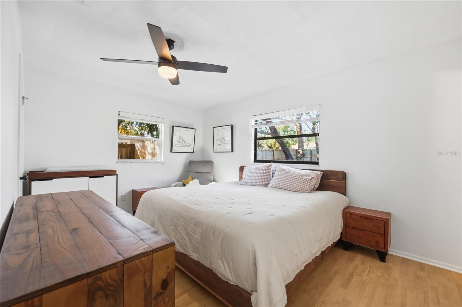 Image 23 of 44 For 112 Alexandria Avenue