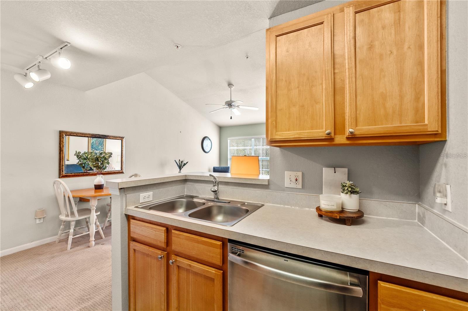 Image 9 of 23 For 9117 Lee Vista Boulevard 608