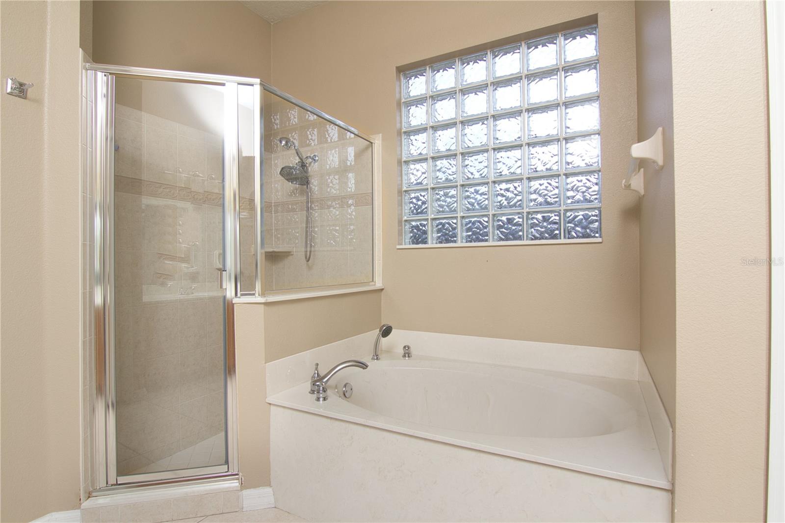 Image 11 of 26 For 454 Highbrooke Boulevard