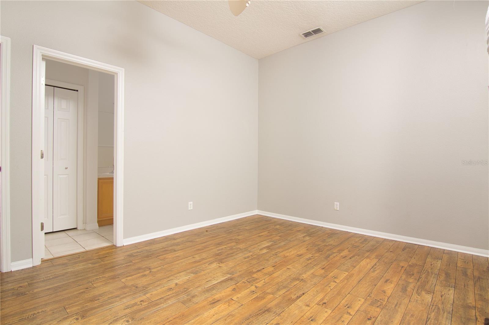 Image 15 of 26 For 454 Highbrooke Boulevard