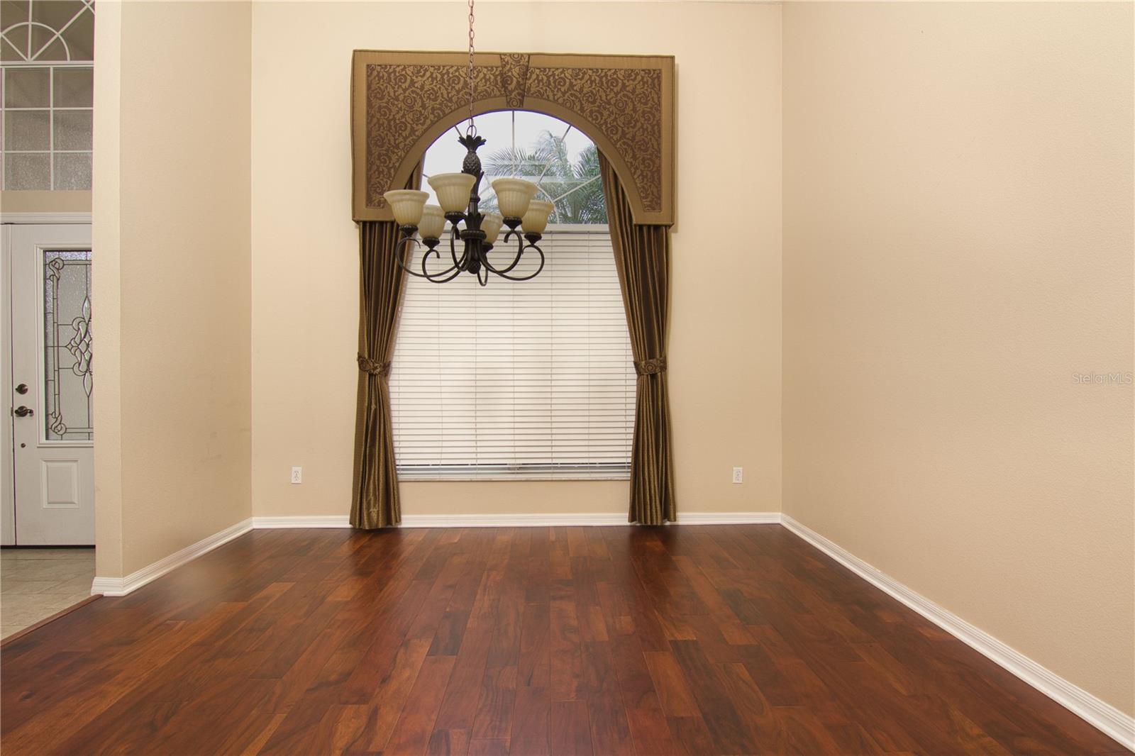 Image 5 of 26 For 454 Highbrooke Boulevard