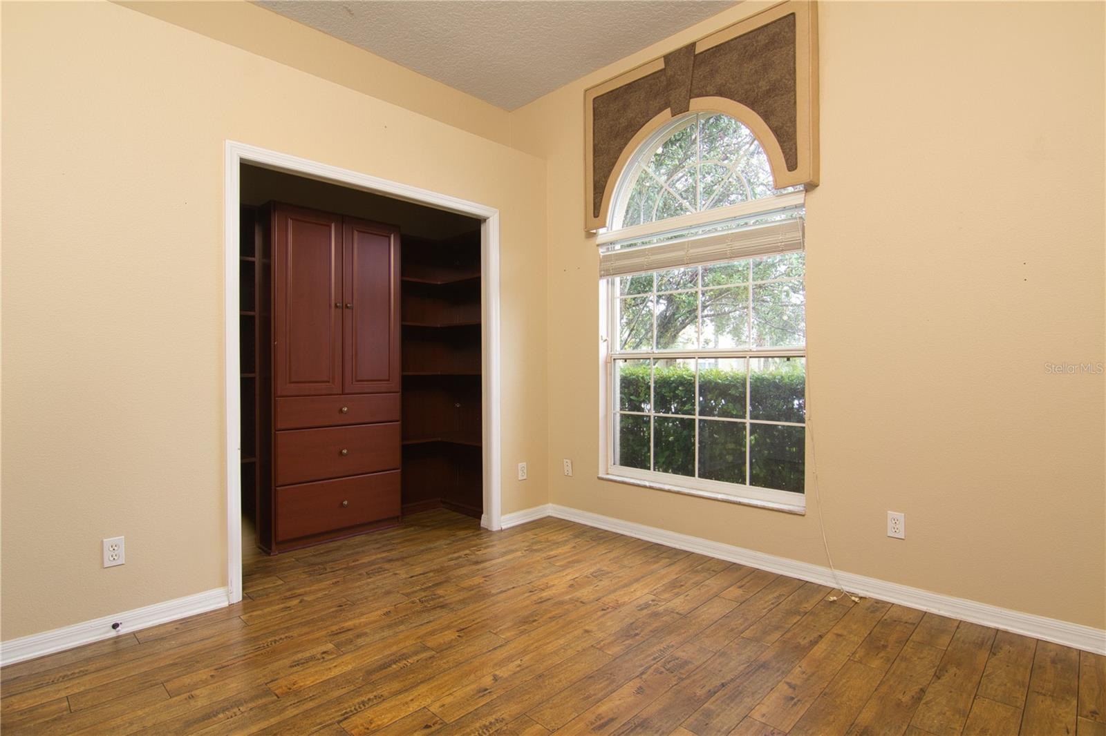 Image 6 of 26 For 454 Highbrooke Boulevard