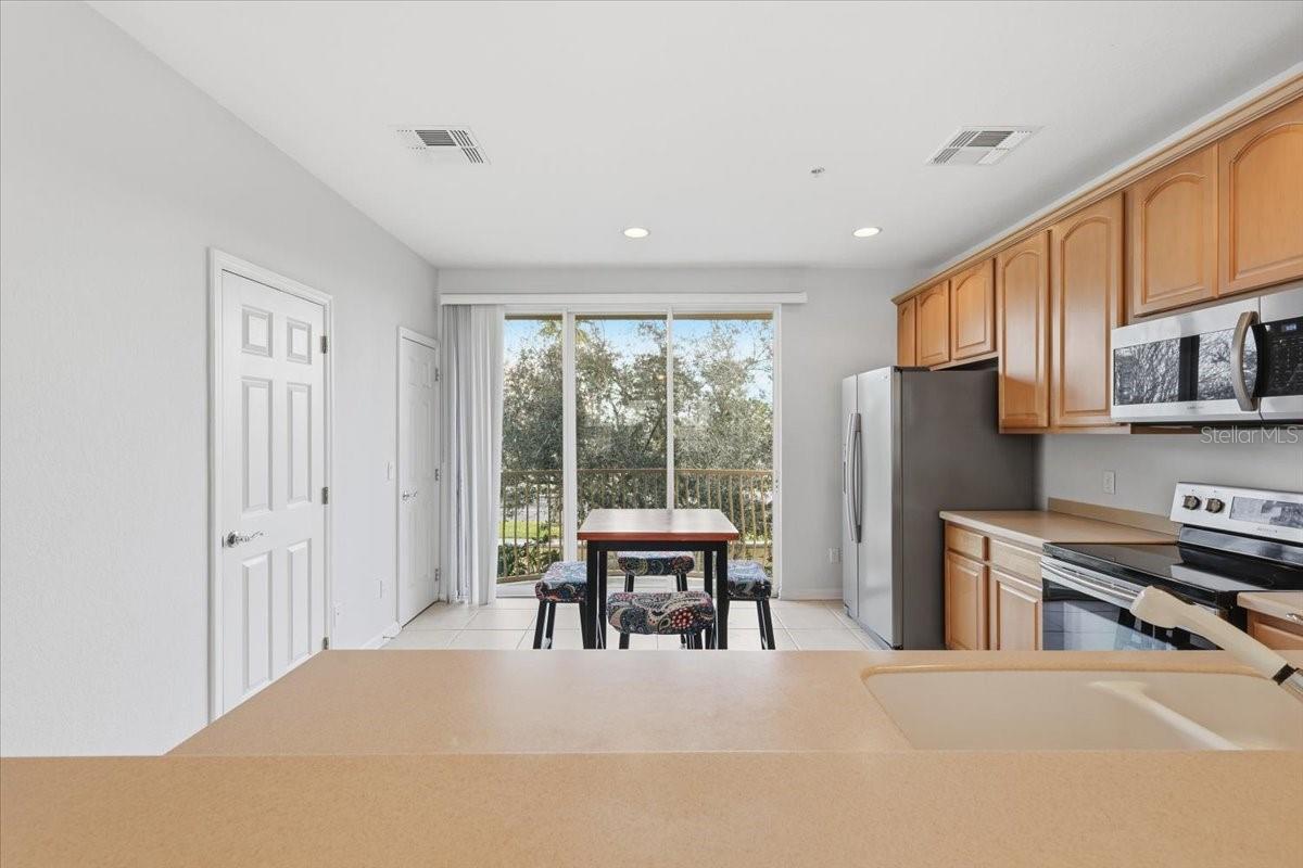 Image 16 of 41 For 5026 Tideview Circle 12