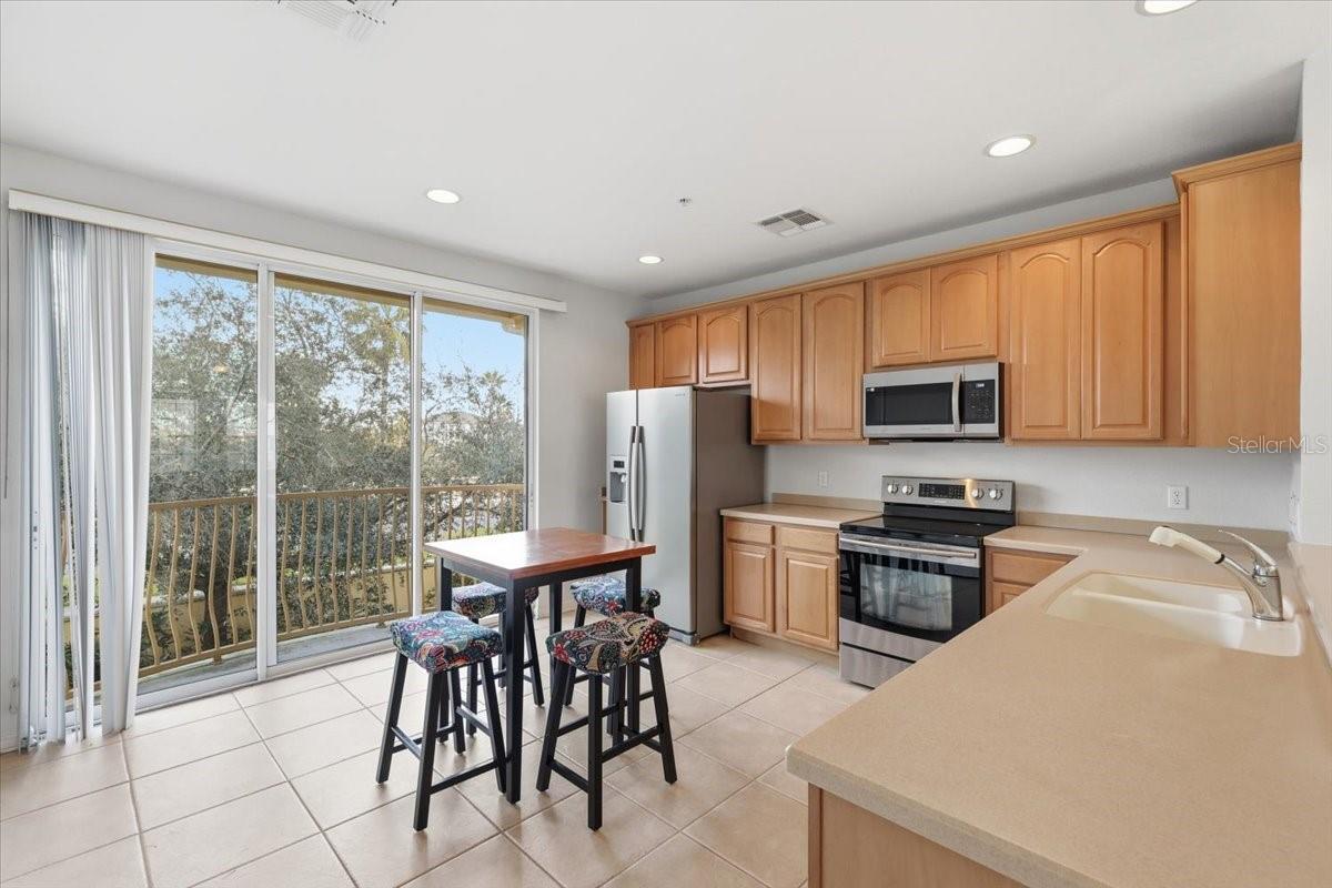 Image 17 of 41 For 5026 Tideview Circle 12