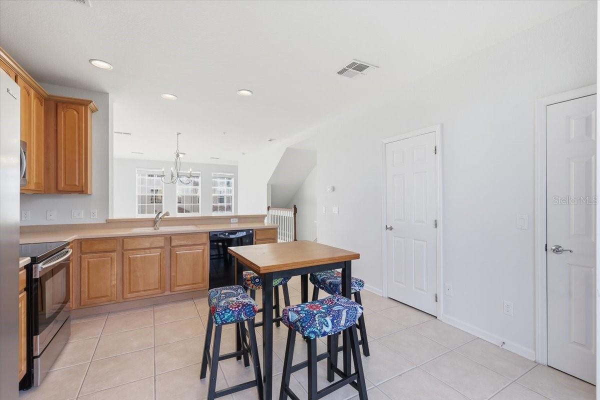 Image 19 of 41 For 5026 Tideview Circle 12