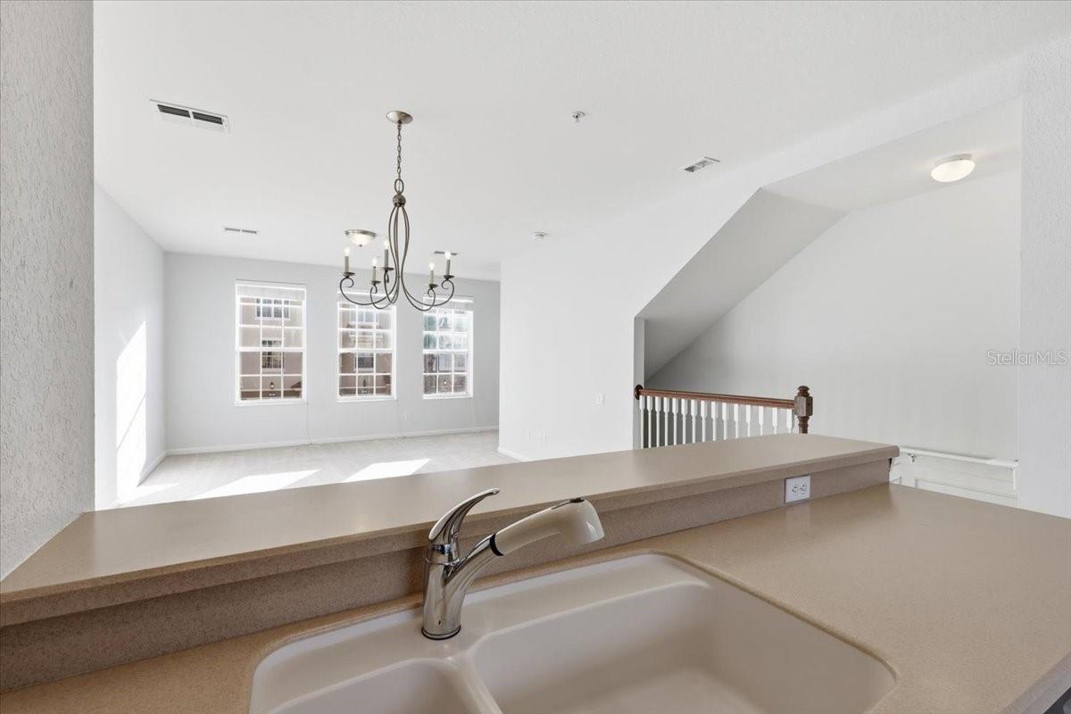 Image 20 of 41 For 5026 Tideview Circle 12