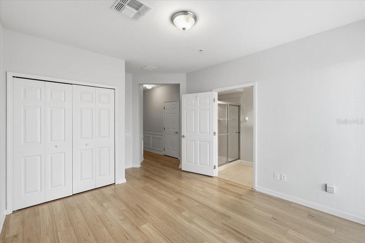 Image 26 of 41 For 5026 Tideview Circle 12