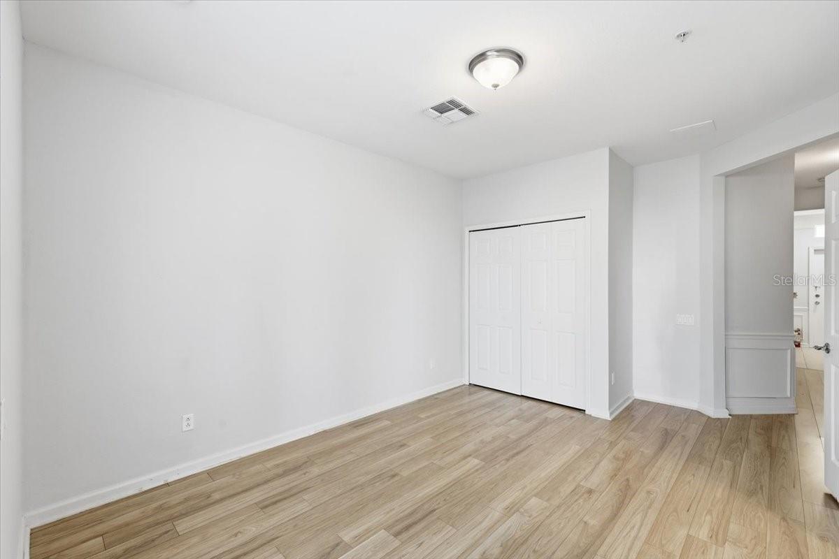 Image 27 of 41 For 5026 Tideview Circle 12