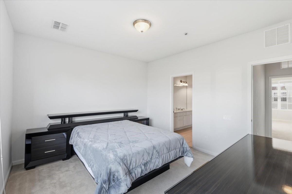 Image 32 of 41 For 5026 Tideview Circle 12