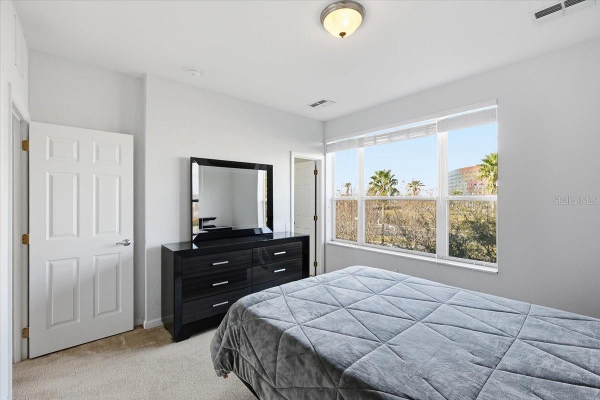 Image 33 of 41 For 5026 Tideview Circle 12