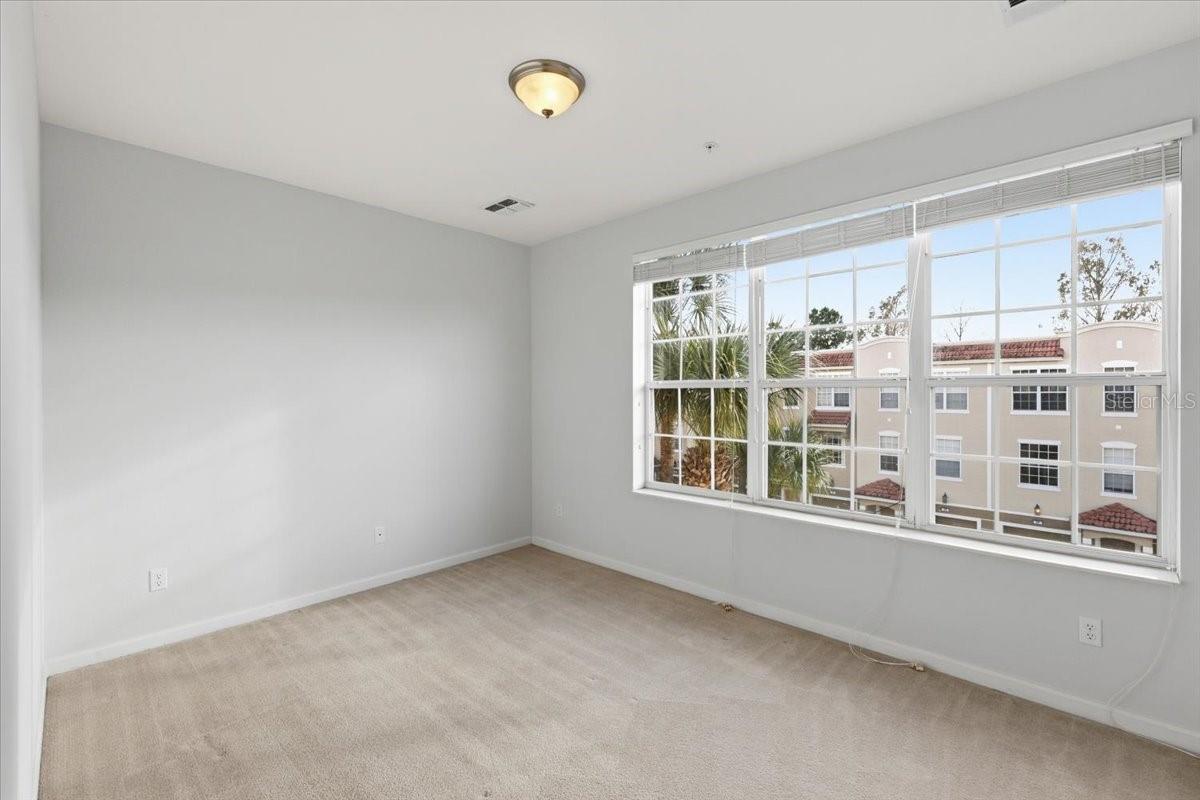 Image 37 of 41 For 5026 Tideview Circle 12