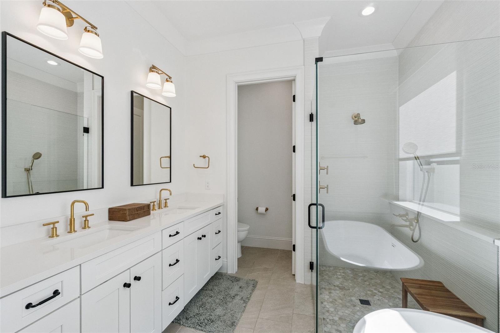 Image 18 of 39 For 501 Darcey Drive