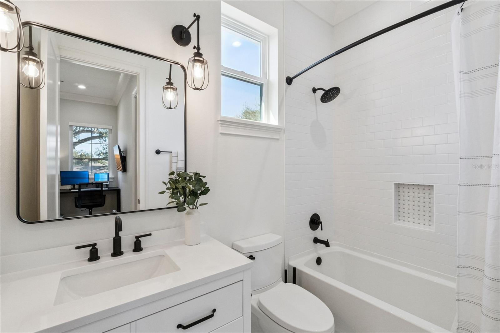 Image 28 of 39 For 501 Darcey Drive